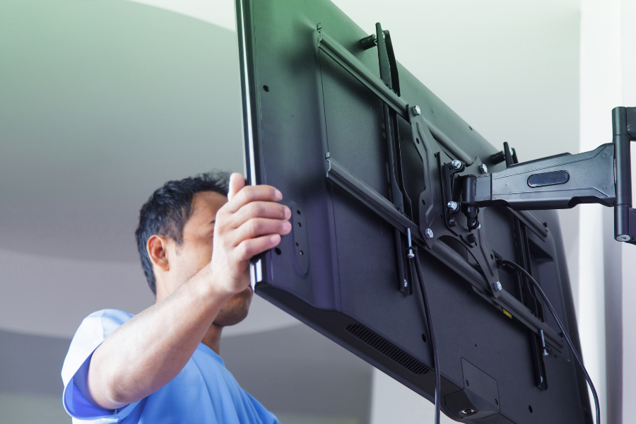 accrocher television bricolage ADCservices Clermont l'Hérault